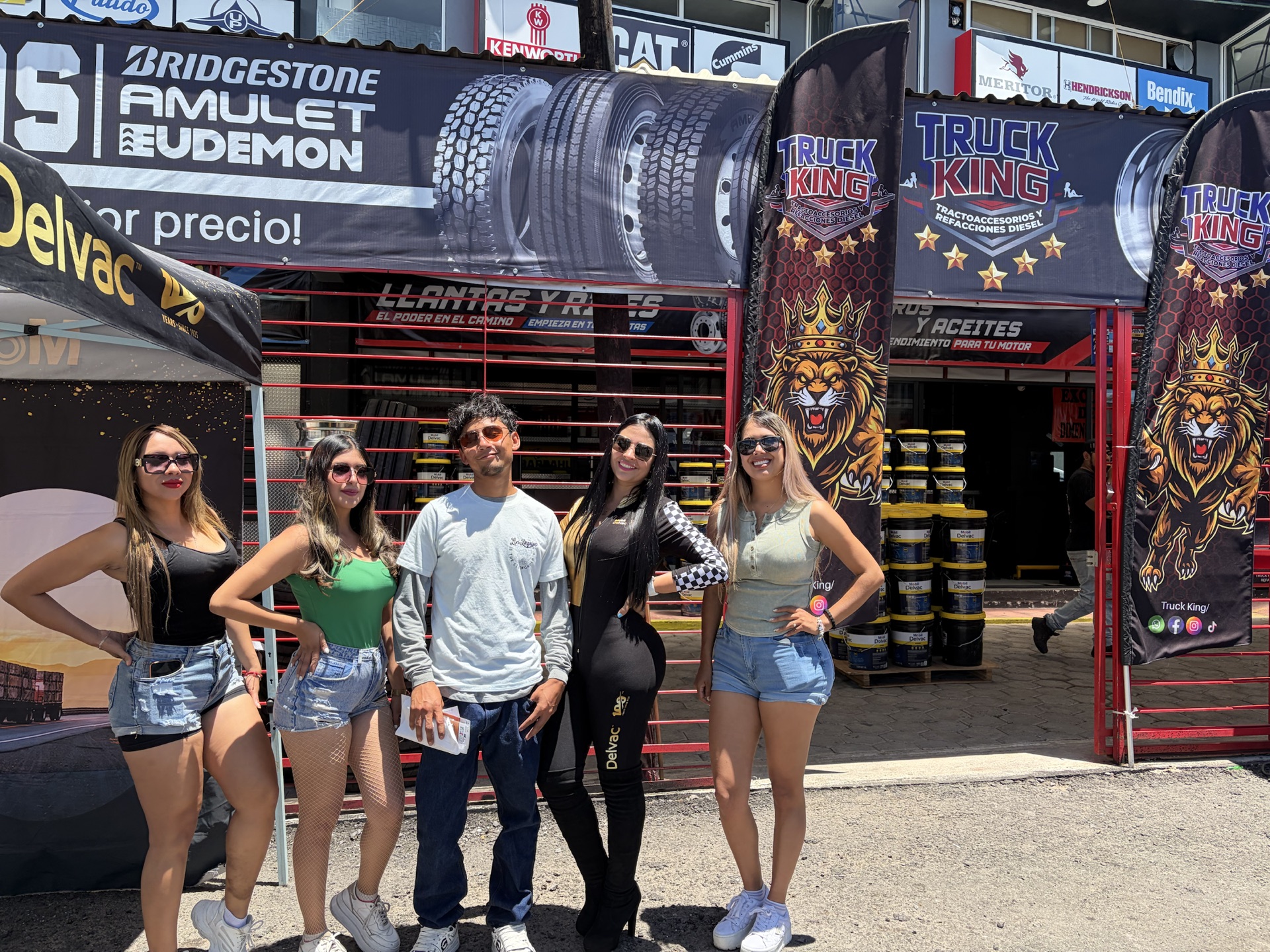 Fachada Truck King con branding